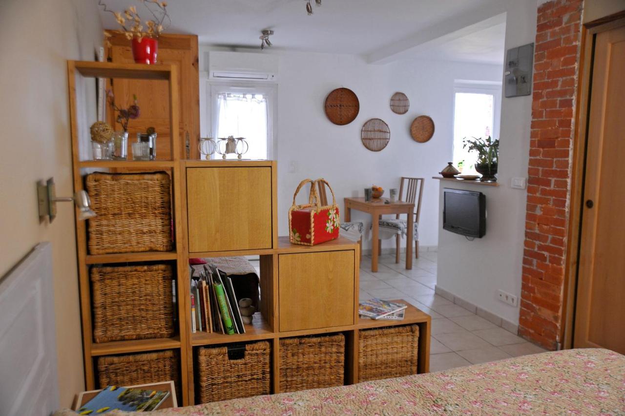 Bed And Breakfast La Maison De Nathalie Les Mayons Exterior photo