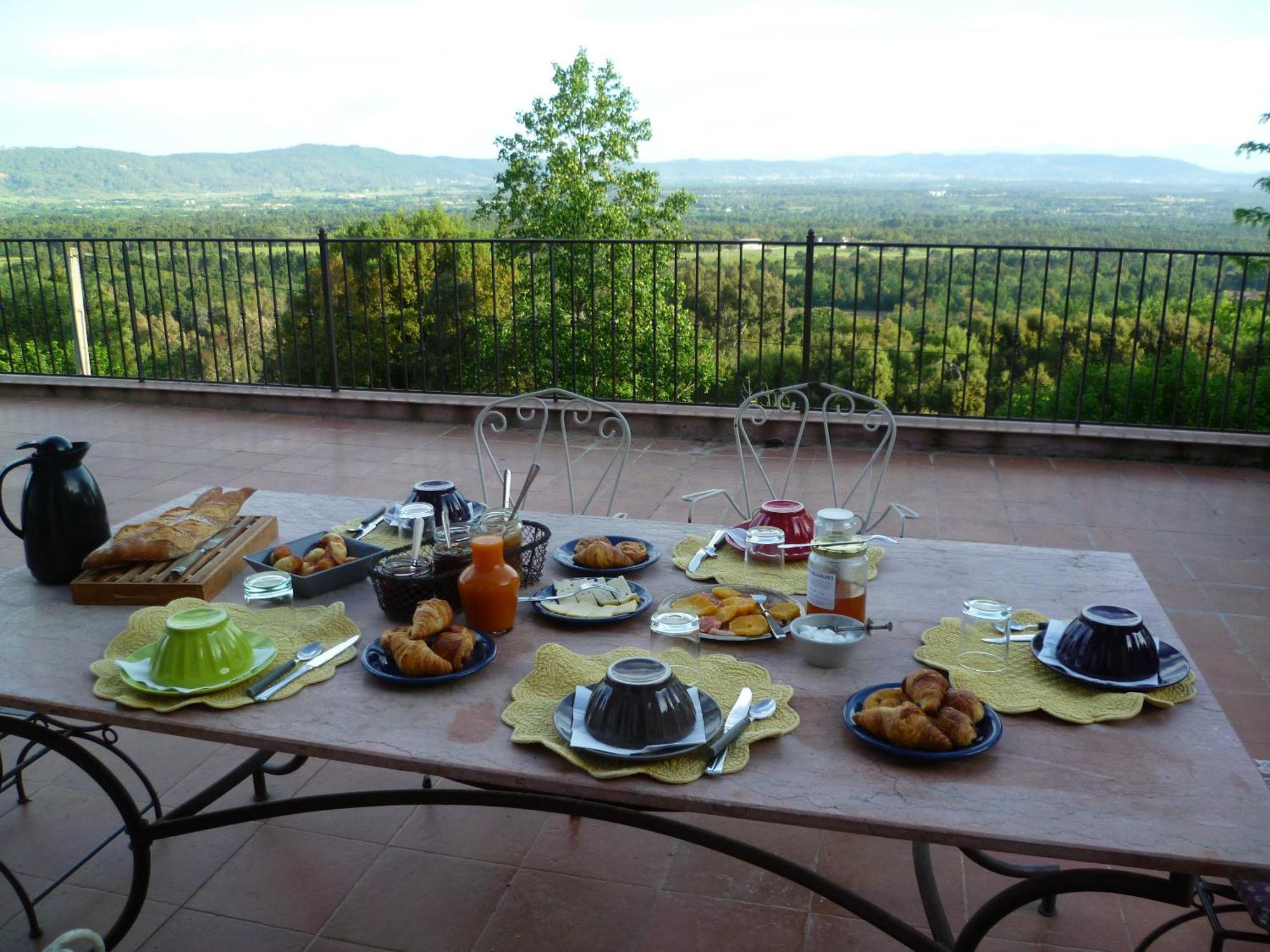Bed And Breakfast La Maison De Nathalie Les Mayons Exterior photo