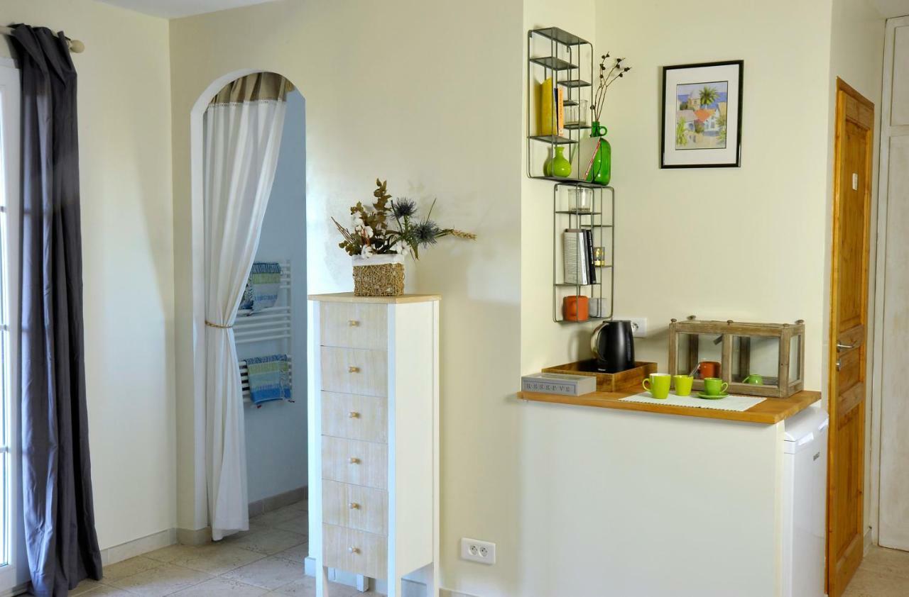 Bed And Breakfast La Maison De Nathalie Les Mayons Exterior photo