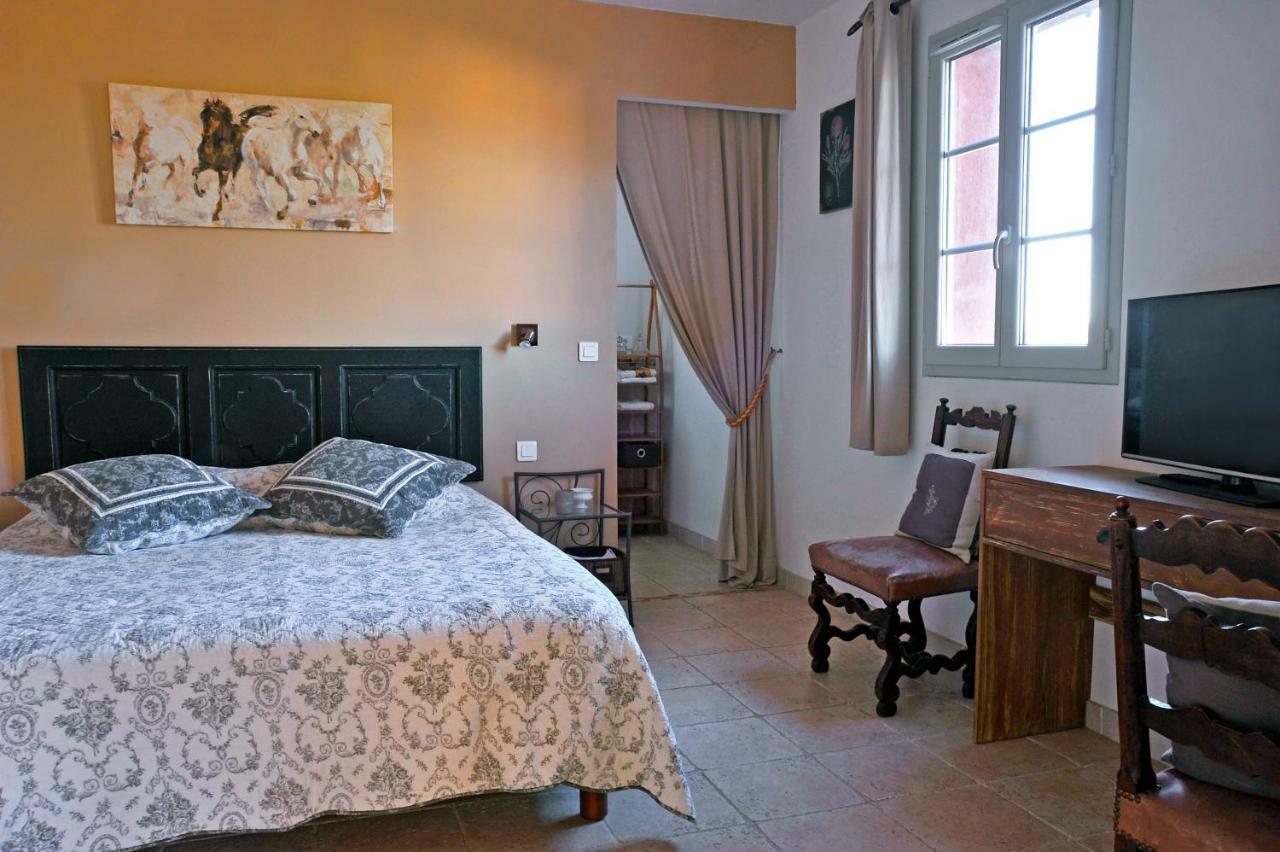Bed And Breakfast La Maison De Nathalie Les Mayons Exterior photo
